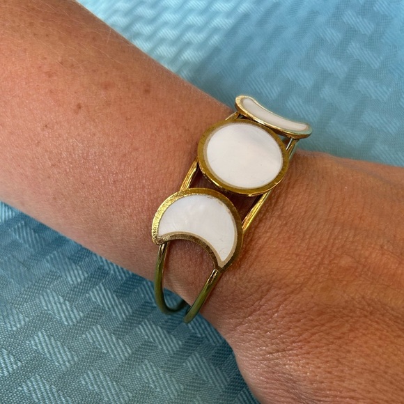 Gold Plated Mother of Pearl Bracelet - Picture 1 of 3